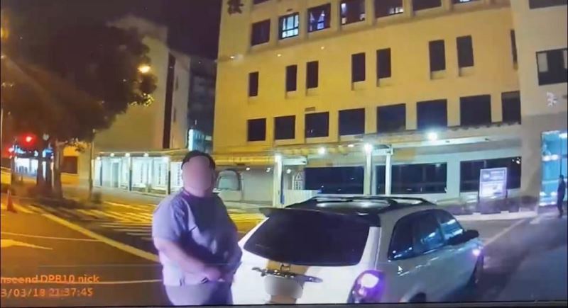 新手夫婦求援 永康警為兩歲發燒童開道就醫 新手夫婦求援 永康警為兩歲發燒童開道就醫