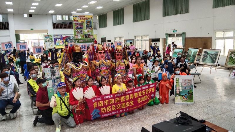 七股區各校表揚模範兒童，熱鬧登場，佳里警分局到場設攤宣導！