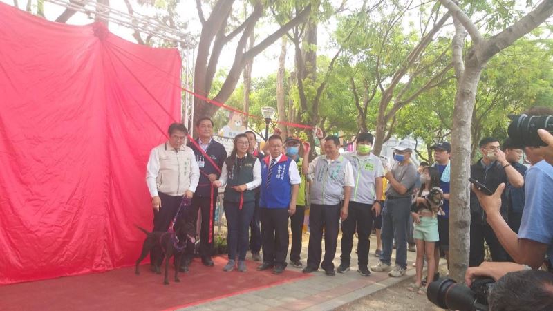 台南市第二座寵物運動公園落成啟用典禮熱鬧登場，新營分局到場交整及設攤宣導獲好評！