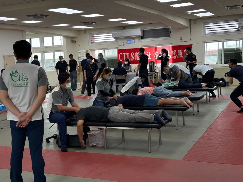 企業團體為體恤員警辛勞  特舉辦肩頸舒緩義整活動