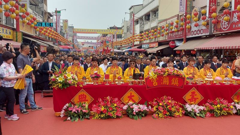 大甲媽抵新港奉天宮祝壽 民政局長祈願台灣平順安康