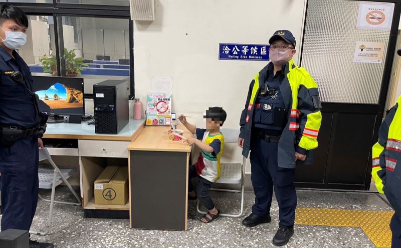 孩童貪玩離家  興安暖警助尋家人