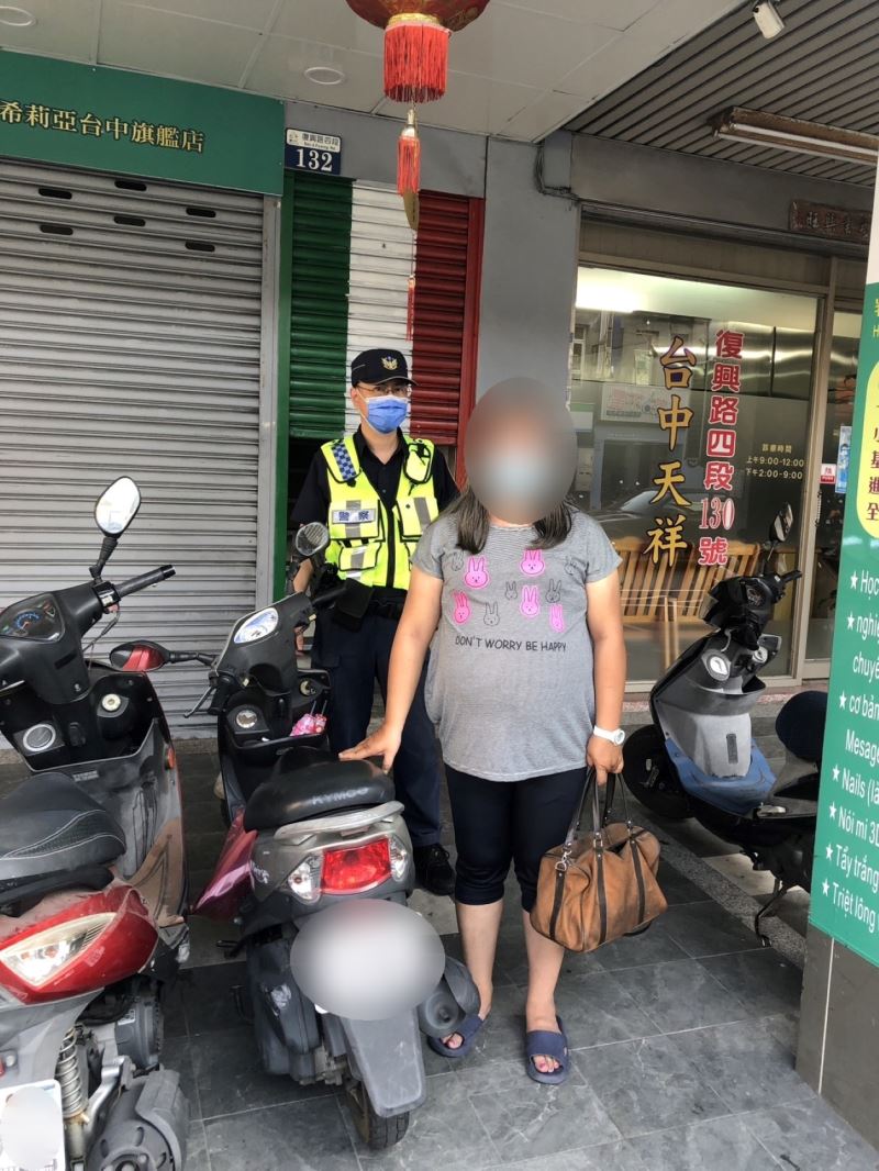 這餐太銷魂？ 警5分鐘尋回被主人遺忘的機車