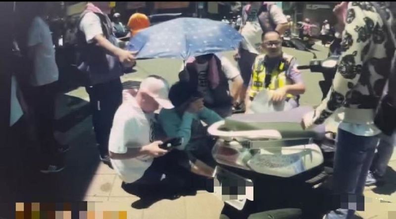 透中島阿嬤不敵高溫血糖低　廟會遶境警民合作急救護