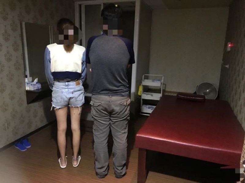 養生會館暗藏春色 男子神色慌張快閃遭警攔獲送辦 養生會館暗藏春色 男子神色慌張快閃遭警攔獲送辦