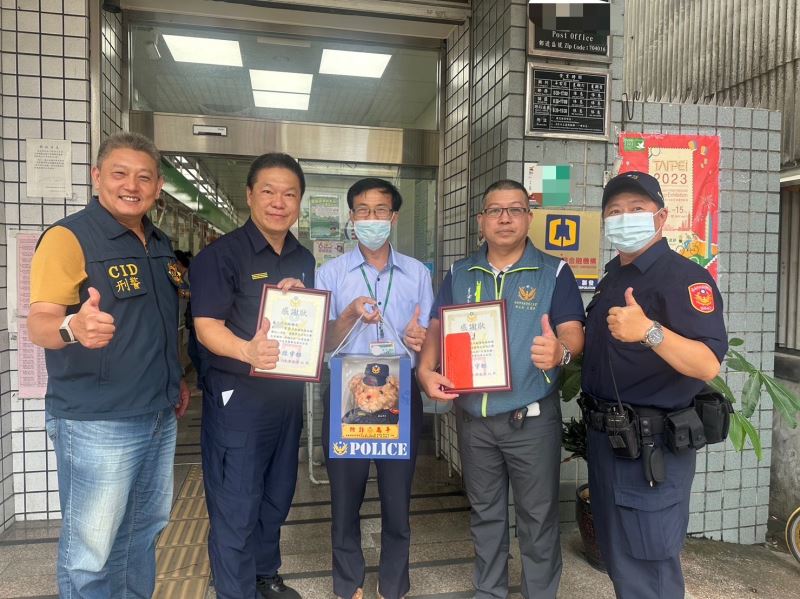 3金融機構攔阻228萬元! 南市警五分局表揚阻詐第一線行員 3金融機構攔阻228萬元! 南市警五分局表揚阻詐第一線行員