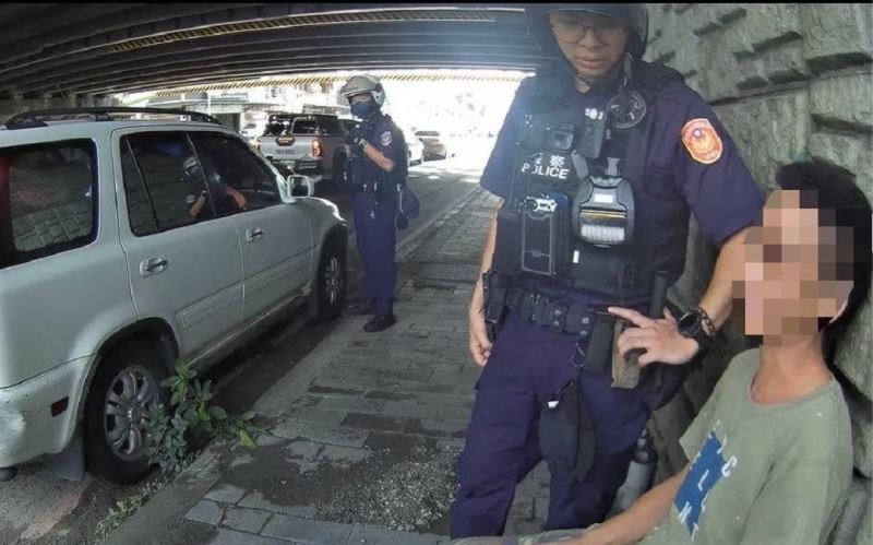 【QQ 逃逸移工來台8年被警抓 老婆在越南得知笑超開心 下場悲劇了】 【QQ 逃逸移工來台8年被警抓 老婆在越南得知笑超開心 下場悲劇了】
