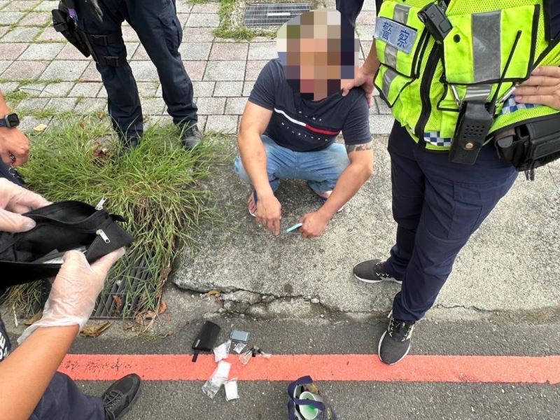 永康警眼尖攔查可疑車輛,一舉破獲安非他命毒品 永康警眼尖攔查可疑車輛,一舉破獲安非他命毒品