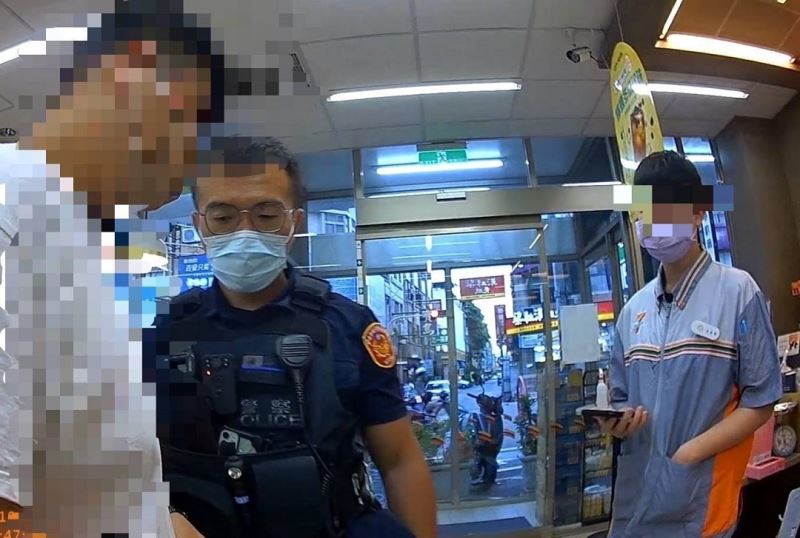 超商購物一時衝動偷拍裙底風光,警民同心速逮偷拍狼 超商購物一時衝動偷拍裙底風光,警民同心速逮偷拍狼