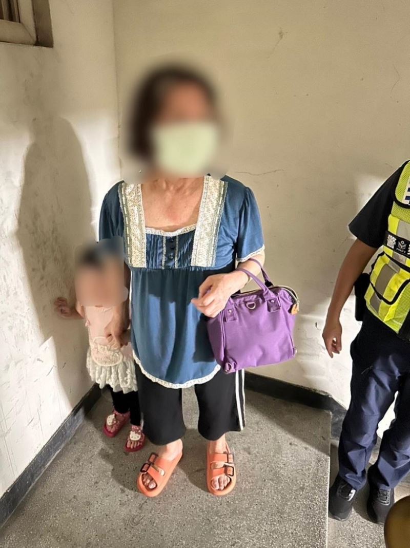 「4歲孫女在家中等你回家」警柔性勸說負氣離家婦人返家團圓 「4歲孫女在家中等你回家」警柔性勸說負氣離家婦人返家團圓