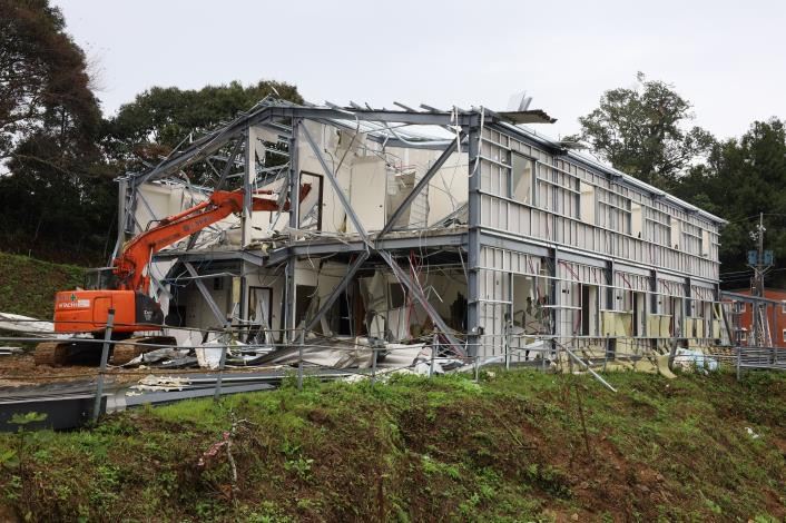 竹縣五峰國違建宿舍  竹縣府強制拆除