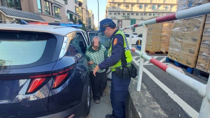 「阿北，我們該回家了」  台南暖警助失智長者夫妻溫馨團聚