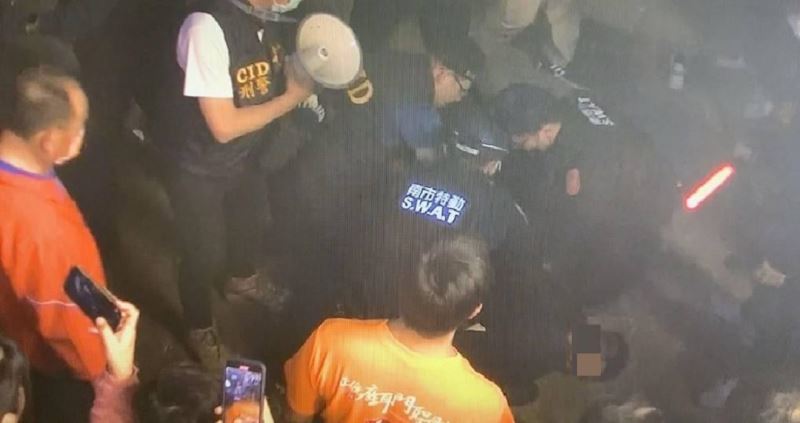 「搶春牛」遇民眾滋事，安南警迅速反應制亂於初動