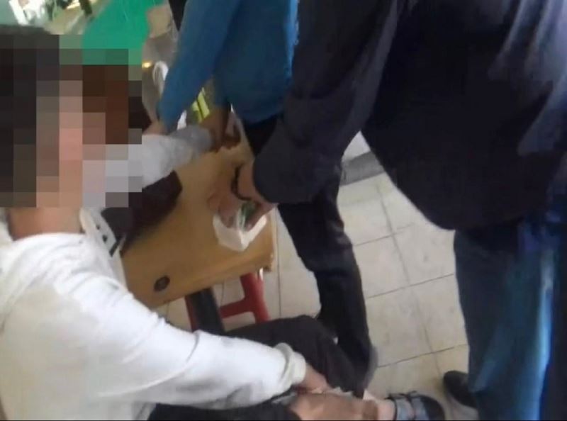 螳螂捕蟬,警鴿在後,車手見警查緝,「驚到」灑了一身果汁 螳螂捕蟬,警鴿在後,車手見警查緝,「驚到」灑了一身果汁