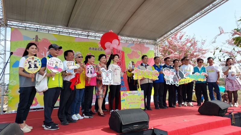 「龍光煥花，旗迎400」，西港花旗木祭，熱烈登場，市長到場讚賞行銷。