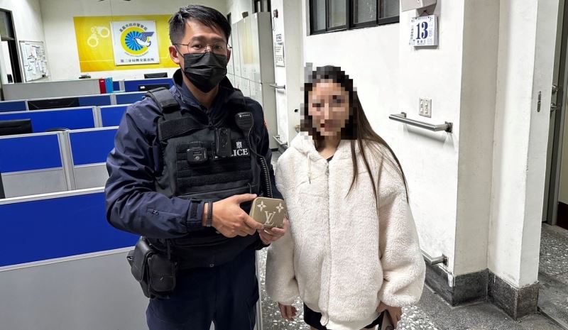 少女粗心遺失錢包  興安警熱心助歸還