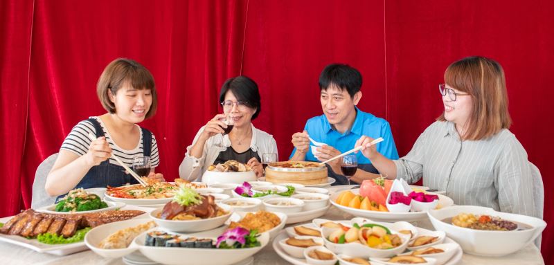 台南大飯店歐式自助餐、中式桌宴讓4月連假爽嗑龍蝦溫馨團聚！