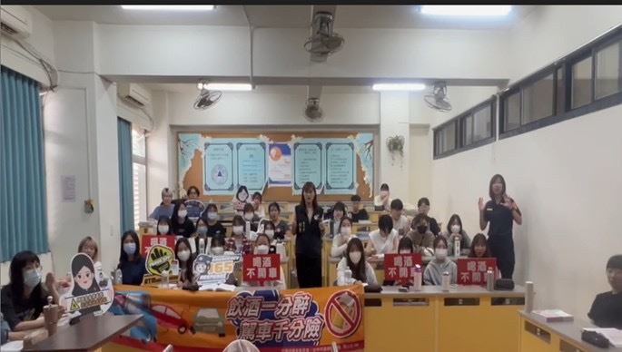 中市波麗士前進大學校園 高呼「酒駕零容忍」！