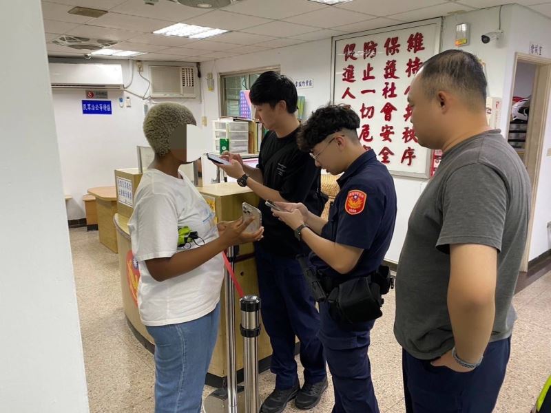 基警國民外交 熱心助外籍人士指引方向