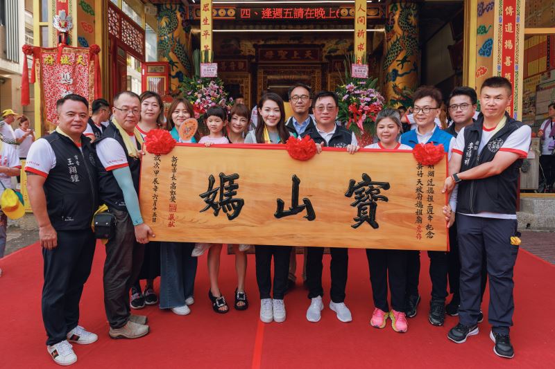 天坡府媽祖廟長期熱心公益  高虹安市長贈匾致謝