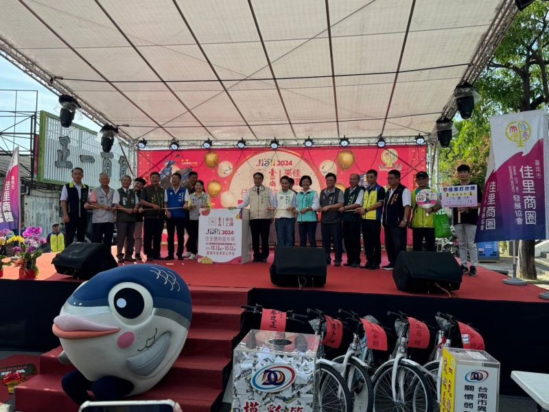 2024佳里購物節熱鬧登場,佳里警分局規劃專案勤務,維護人車安全獲好評。 2024佳里購物節熱鬧登場,佳里警分局規劃專案勤務,維護人車安全獲好評。