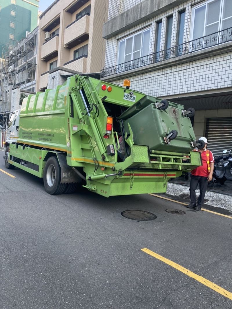 環保公司放管 凸顯必須全面子母車收垃圾 環保公司放管 凸顯必須全面子母車收垃圾