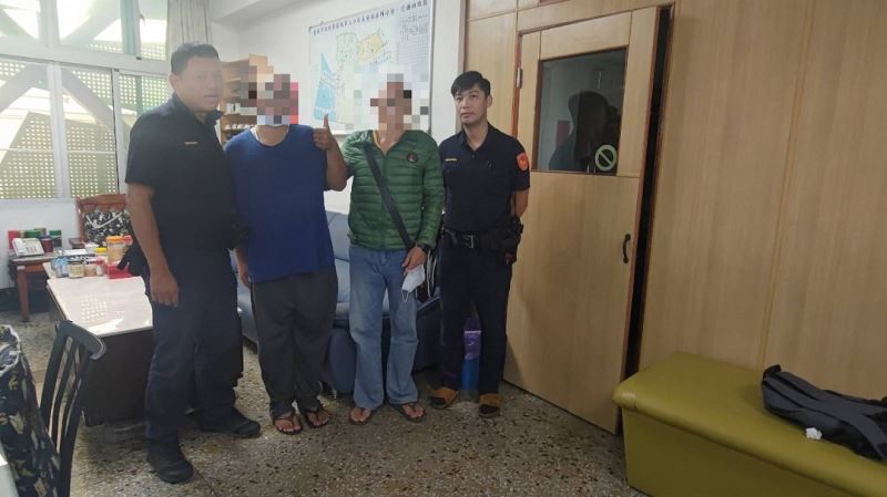 失智男子於戶外走失,暖警主動關心並載其返家 失智男子於戶外走失,暖警主動關心並載其返家