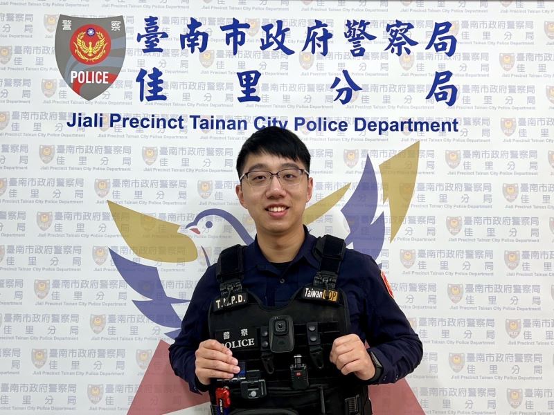 男子欲燒炭自殺,佳警與家屬聯手及時搶救挽回生命 男子欲燒炭自殺,佳警與家屬聯手及時搶救挽回生命