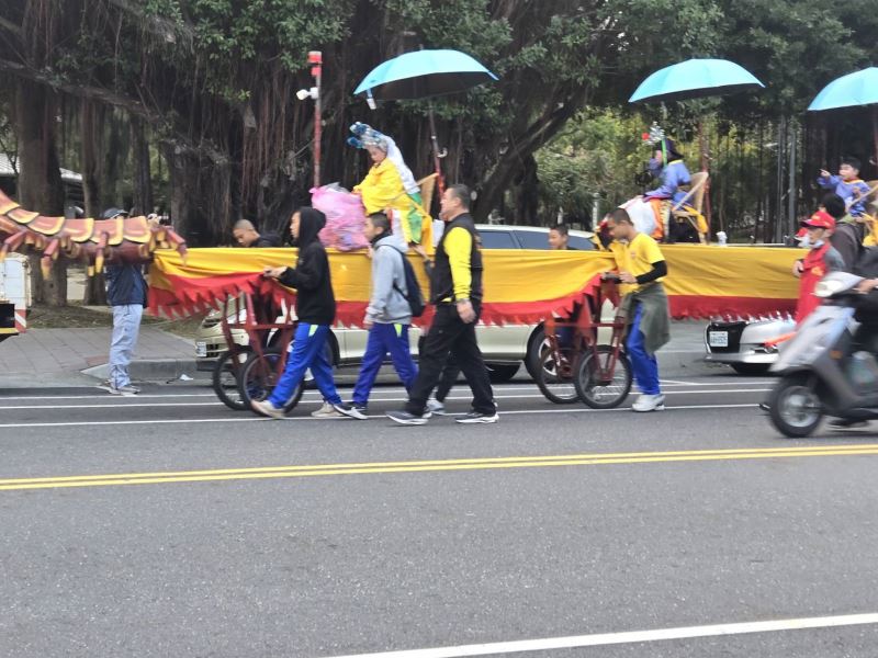 台南佳里金唐殿百足蜈蚣陣元宵節提燈籠踩街遊行活動,熱鬧登場。 台南佳里金唐殿百足蜈蚣陣元宵節提燈籠踩街遊行活動,熱鬧登場。
