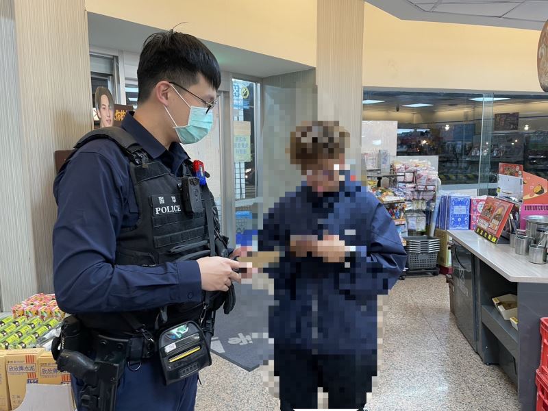 女子網路交友購買點數　警方超商巡邏遇機警店員阻詐