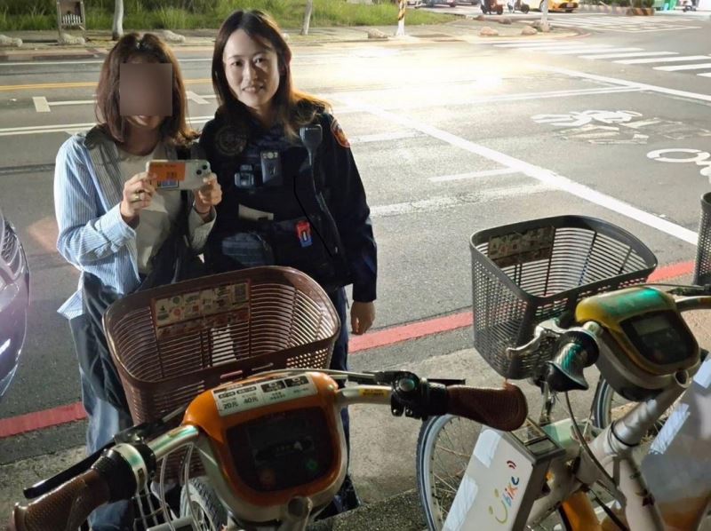 暖警找回遺落YouBike置物籃的手機 日籍女子大讚臺灣警察超厲害 暖警找回遺落YouBike置物籃的手機 日籍女子大讚臺灣警察超厲害