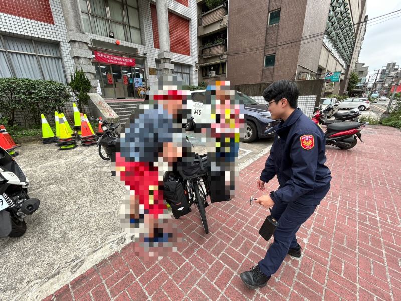 瑞士夫妻環島胎壓不足 暖警協助安心上路