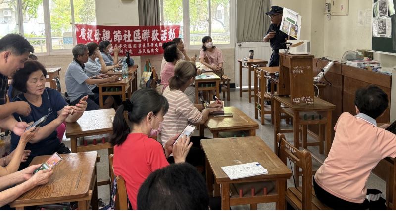 興安所結合安業里母親節聯歡活動  進行行人交通安全宣導