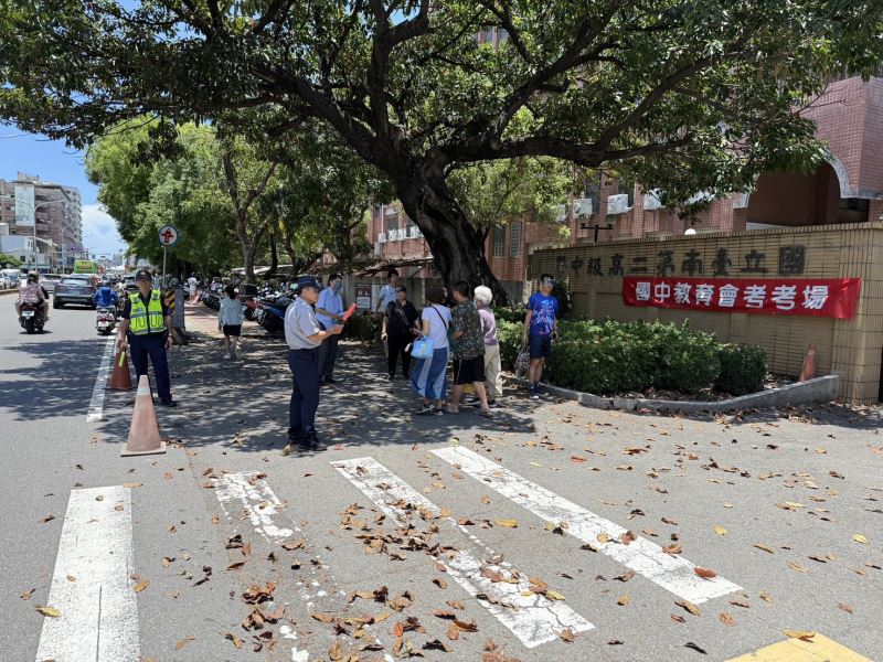 國中會考南五分局動員義警民力協助交通疏導