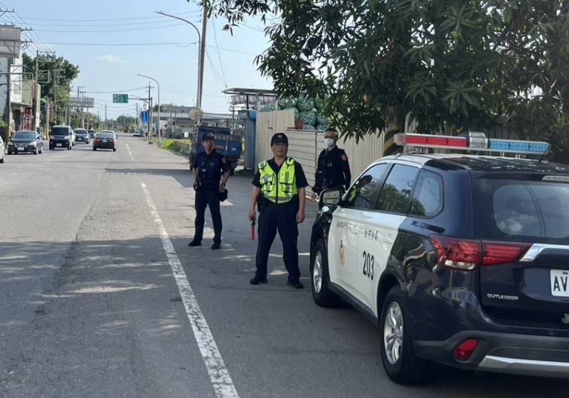 無駕照開著權利車南下出遊　遇到白河警 栽了