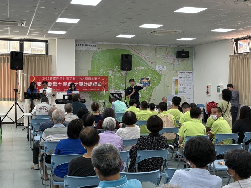 「強化社區韌性,善化警走進嘉年華,宣導治安、交通、防空新觀念!」 「強化社區韌性,善化警走進嘉年華,宣導治安、交通、防空新觀念!」