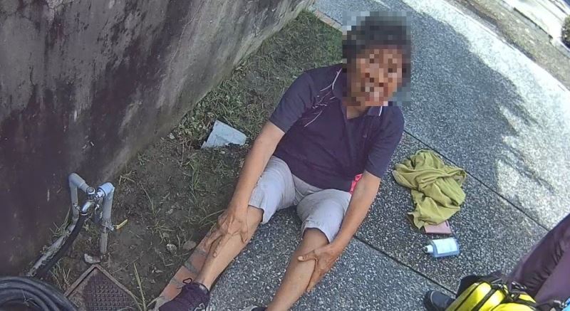 婦人走路跌倒拒絕送醫  公園警協助攙扶起身