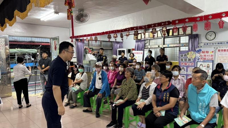 藝人譚艾珍防詐宣導巡迴列車」開抵大內區與民互動。