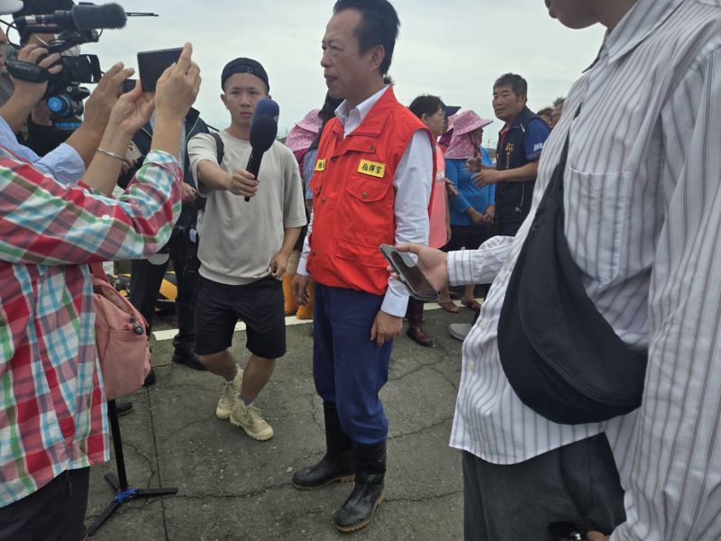 中颱「丹娜絲」來襲，嘉義縣義竹鄉成為重災區，繼日前鄉長黃政傑率領服務團隊深入災區指揮搶修電力，週五及週日縣長及蕭副總統也陸續來勘災。