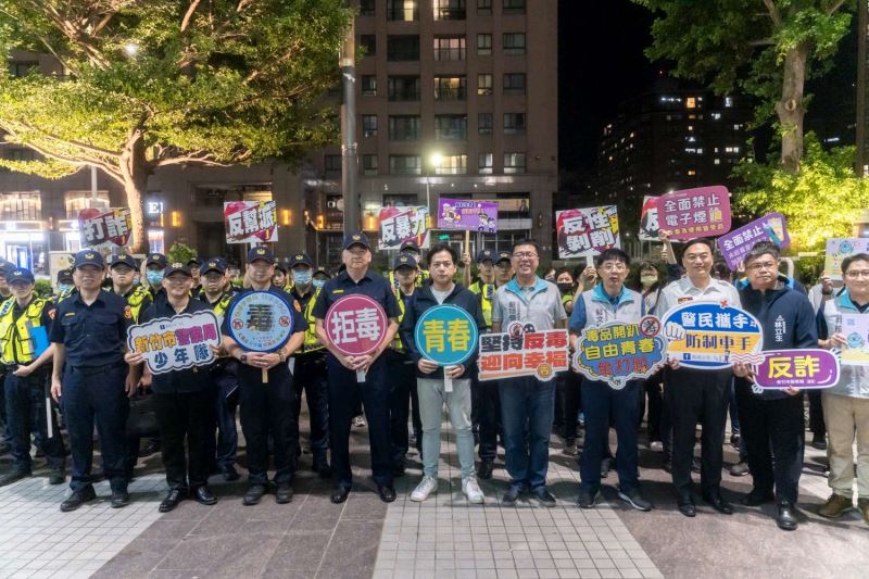 竹市進行暑期青春專案 邱臣遠代理市長率隊稽查娛樂場所 守護青少年安全