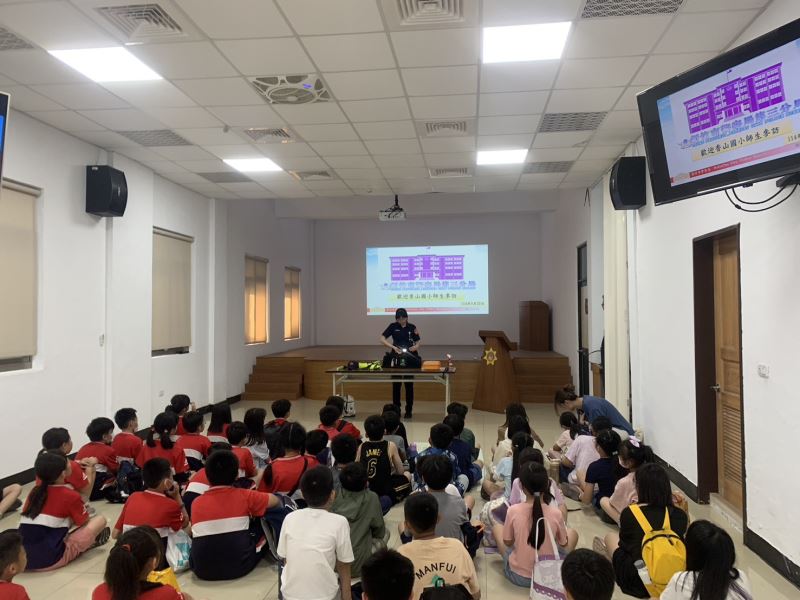 竹市香山國小學童參訪警局　寓教於樂認識警政工作