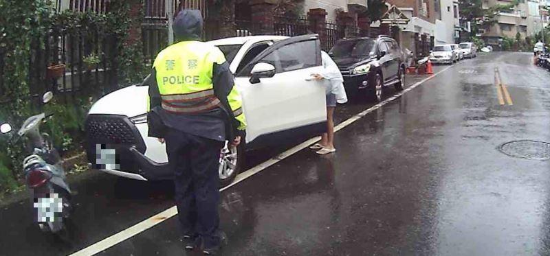 女子忘記停車地點  公園警耐心助尋回