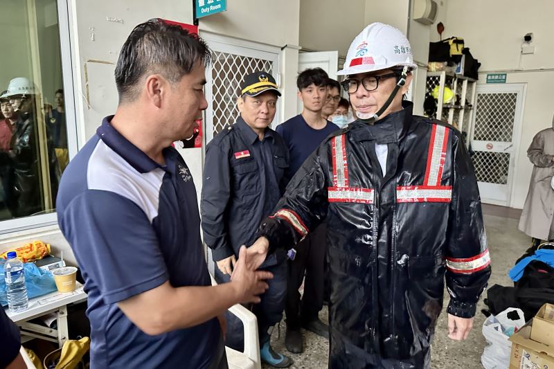 陳其邁與交通部長陳世凱一同視察台20線 中央地方合作盡速搶通道路