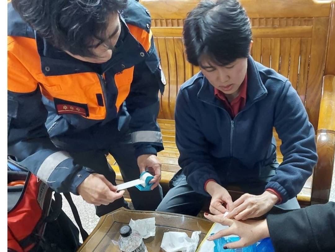 同學們開學囉! 臺南警五分局至成大校園宣導交通安全及反詐欺