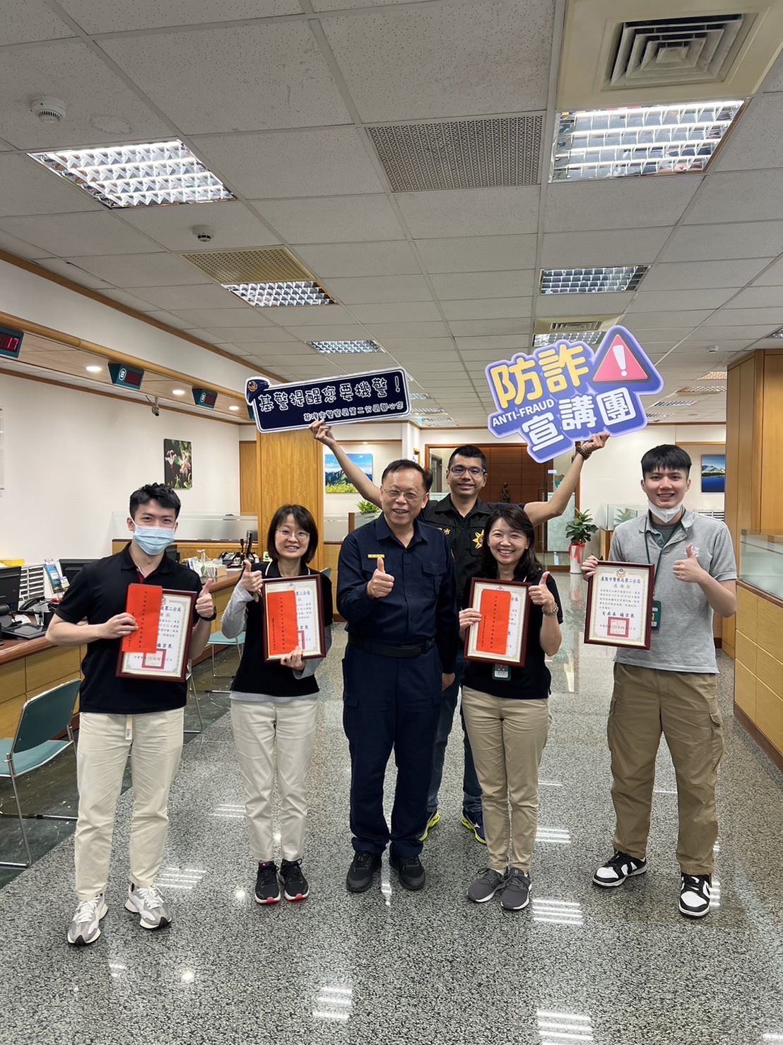 「阿公你泡的茶怎會這麼好喝」 獨居老人笑開懷 南警五分局結合優質宮廟做公益