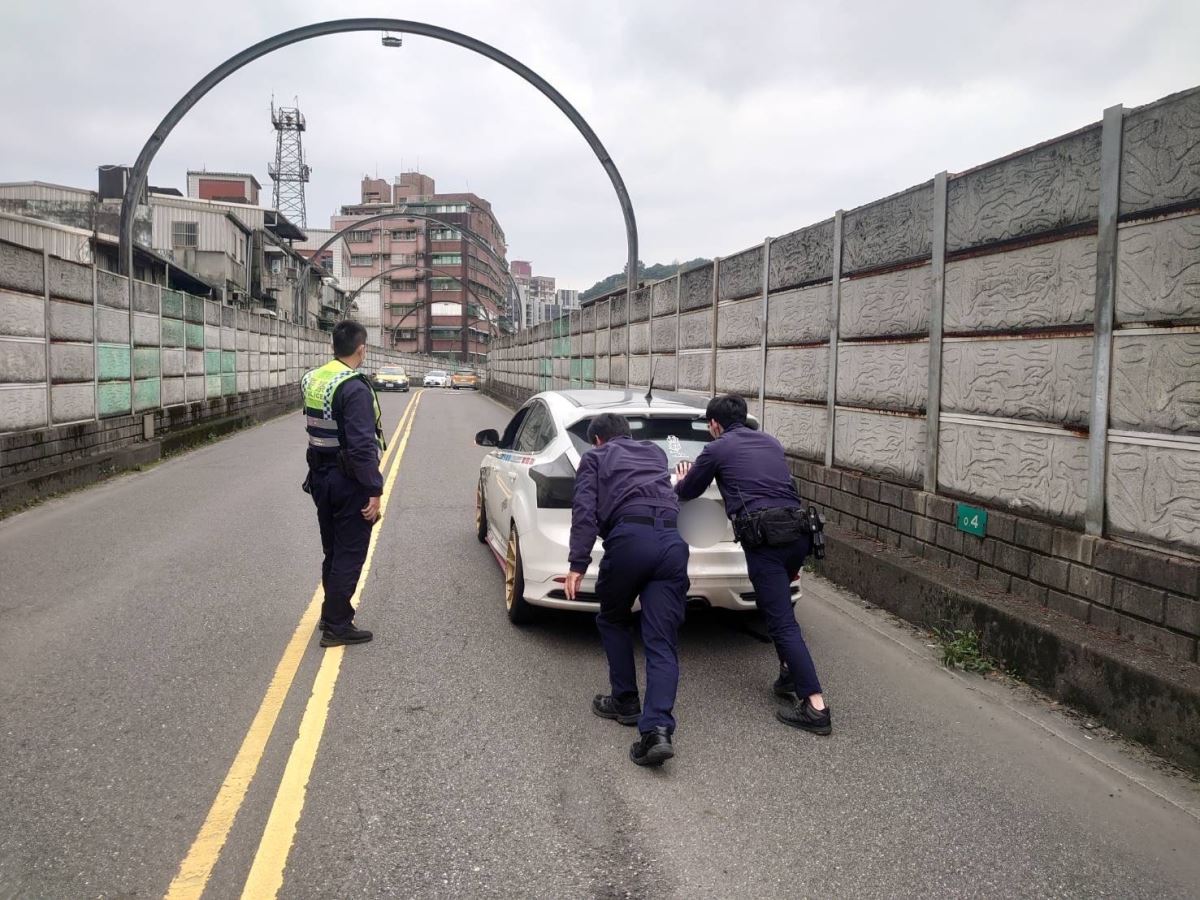 花園夜市發生土地使用權紛爭 警方依法強勢處理