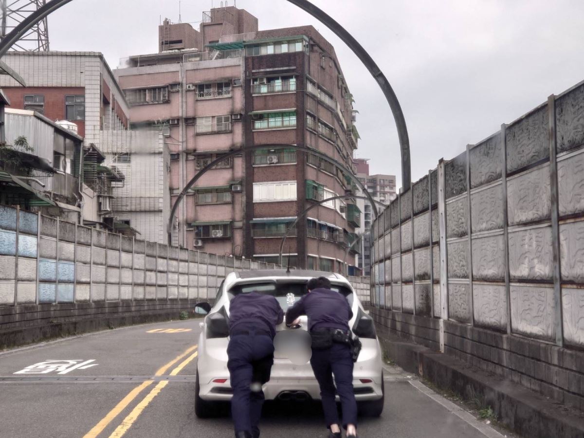 花園夜市發生土地使用權紛爭 警方依法強勢處理